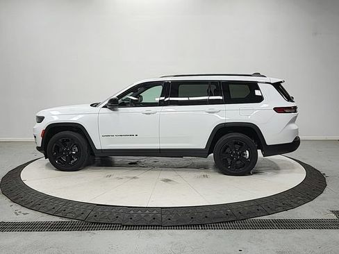 Used 2024 Jeep Grand Cherokee L Altitude RWD image 4