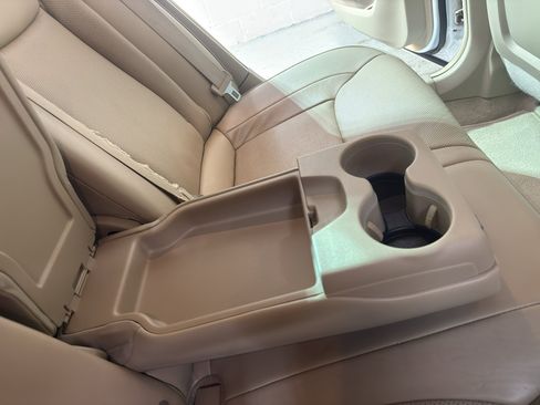 Used 2014 Chrysler 300 C w/ Harman/Kardon Audio Group AWD/4WD image 27