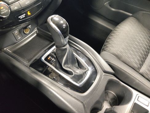 Used 2017 Nissan Rogue SV image 26