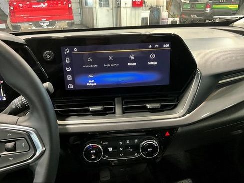 Certified 2025 Chevrolet Trax ACTIV w/ Sunroof Package FWD image 14