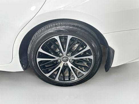 Used 2020 Toyota Camry SE image 11