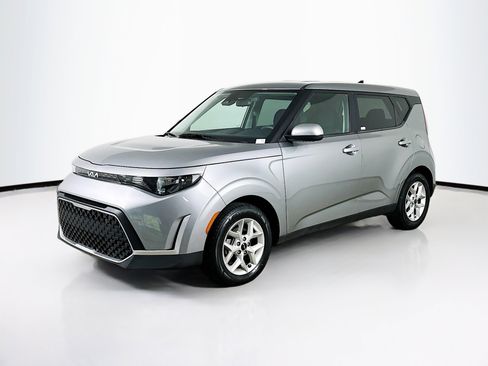 Used 2025 Kia Soul LX w/ LX Technology Package image 3
