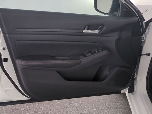 Used 2025 Nissan Altima 2.5 SV image 27