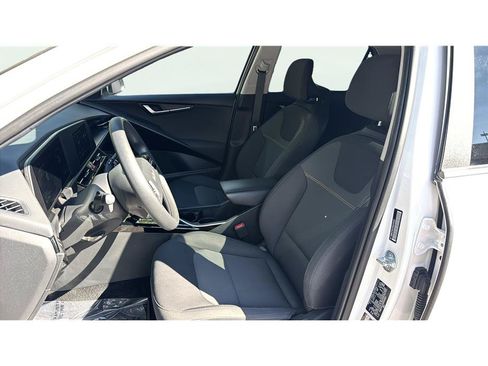 Used 2025 Kia Niro LX FWD image 11