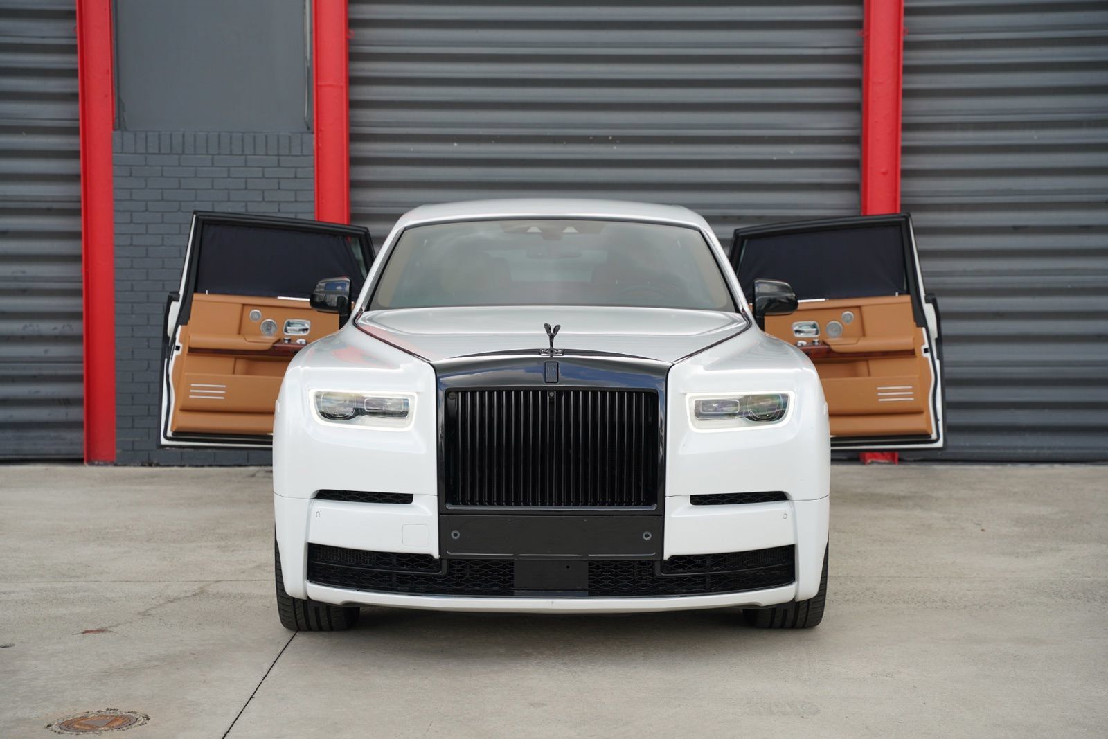Used 2018 Rolls-Royce Phantom Extended Wheelbase RWD image 2