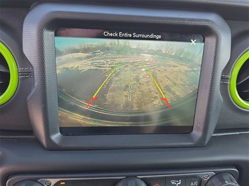 Used 2019 Jeep Wrangler Unlimited Sahara w/ Uconnect 4C Nav & Sound Group image 23