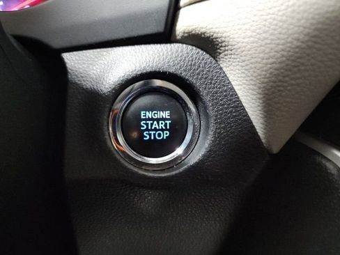 Used 2020 Toyota RAV4 XLE Premium FWD image 34