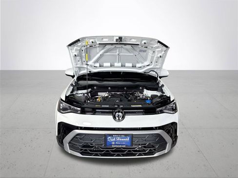 New 2025 Volkswagen Taos SE image 22