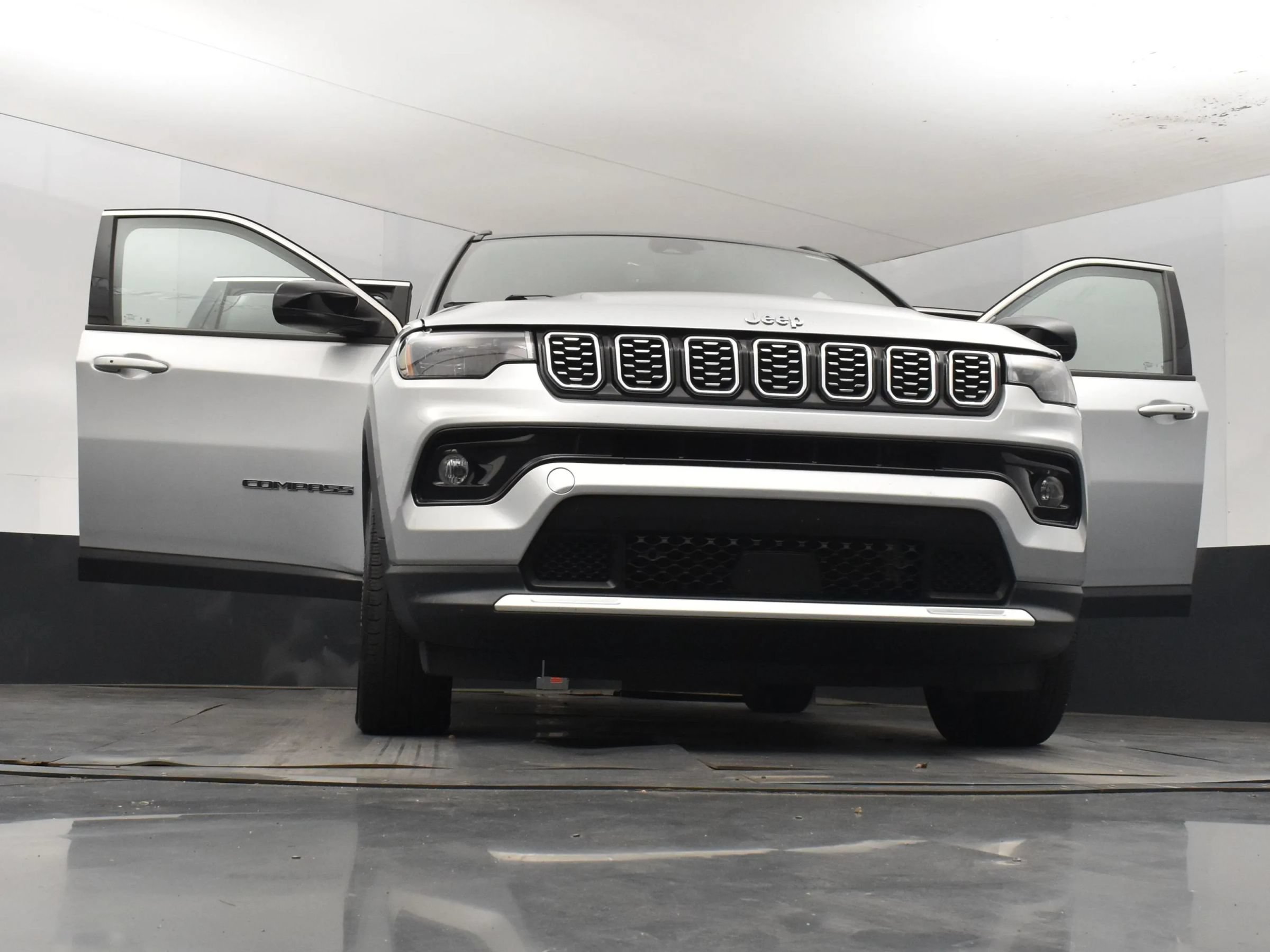 Used 2025 Jeep Compass Limited AWD/4WD image 11
