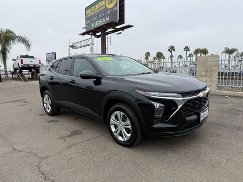 Used 2024 Chevrolet Trax LS image 1
