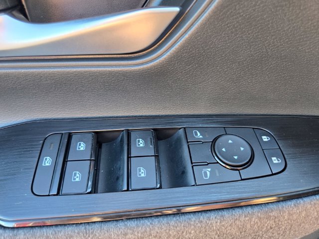 Used 2025 Nissan Kicks SV AWD/4WD image 36