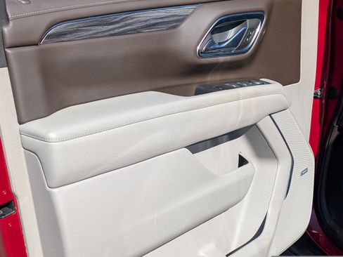 Used 2023 GMC Yukon SLT image 16