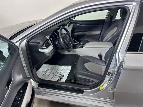 Used 2020 Toyota Camry XLE w/ Navigation Package FWD image 19