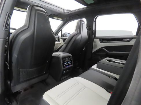 Certified 2026 Porsche Cayenne S AWD/4WD image 45