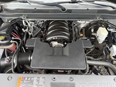 Used 2018 Chevrolet Suburban LT w/ Luxury Package AWD/4WD image 13