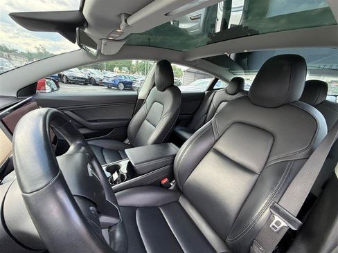 Used 2018 Tesla Model 3 Long Range RWD image 9