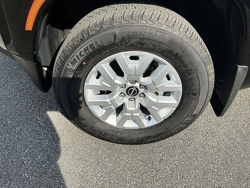 Certified 2024 Nissan Frontier SV w/ SV Convenience Package image 7