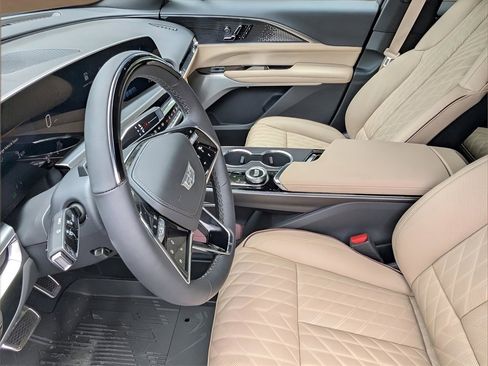 New 2025 Cadillac Lyriq Sport image 7