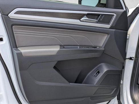 Used 2022 Volkswagen Atlas SE w/ Panoramic Sunroof Package FWD image 16