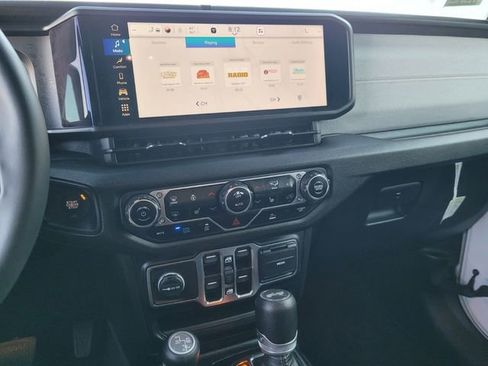 Used 2024 Jeep Wrangler Unlimited w/ Convenience Group image 25