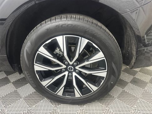 Used 2024 Volvo XC60 B5 Plus image 22
