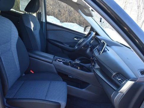 Used 2023 Nissan Rogue SV image 12