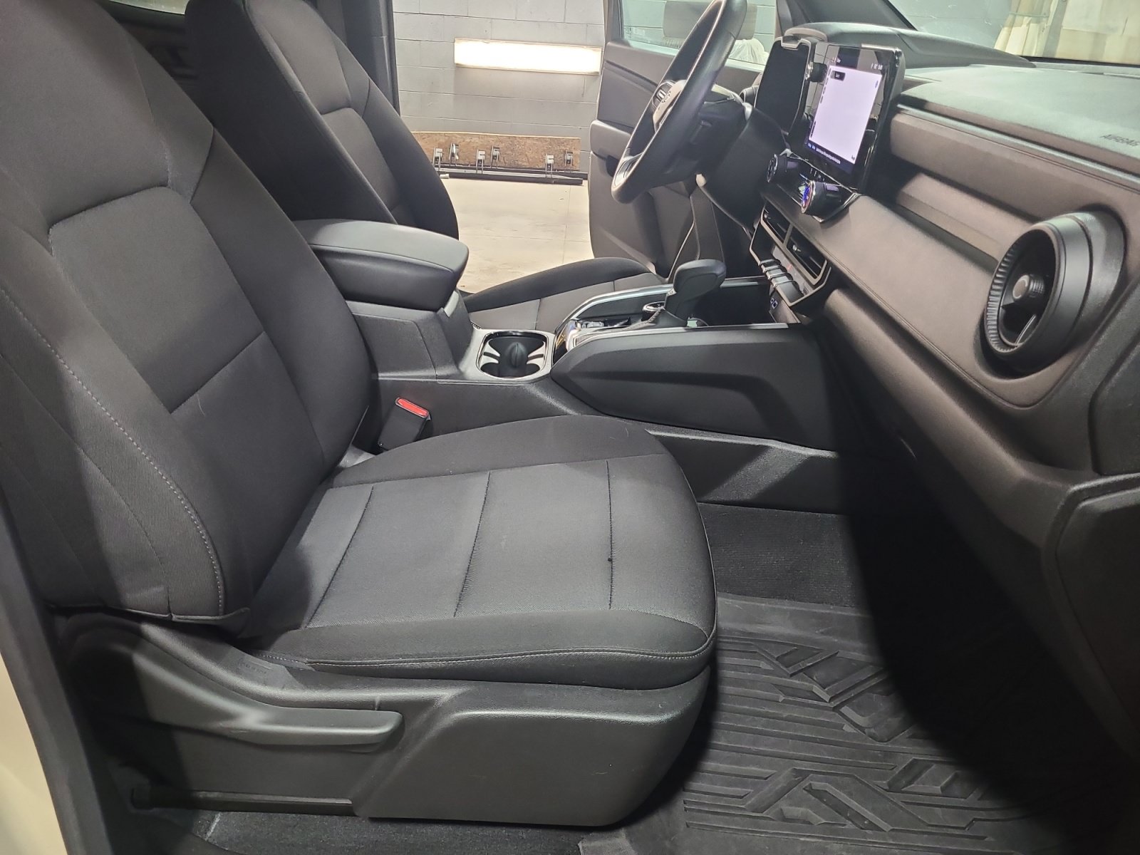 Used 2024 Chevrolet Colorado Trail Boss w/ Technology Package AWD/4WD image 19