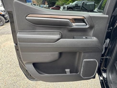 Used 2023 Chevrolet Silverado 1500 LT AWD/4WD image 17