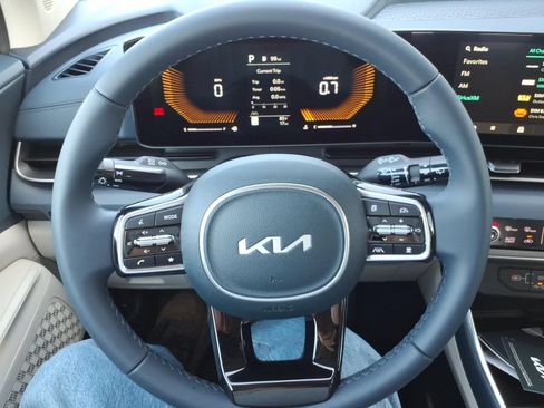 New 2026 Kia Carnival EX FWD image 24