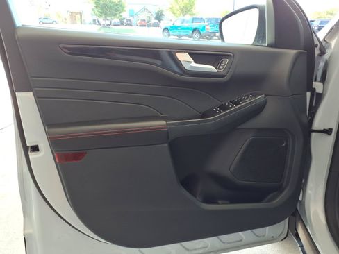 Used 2025 Ford Escape ST-Line w/ Tech Pack #1 FWD image 5