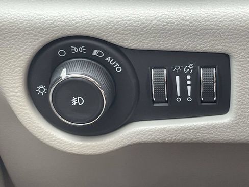 Certified 2018 Chrysler Pacifica Touring Plus FWD image 30
