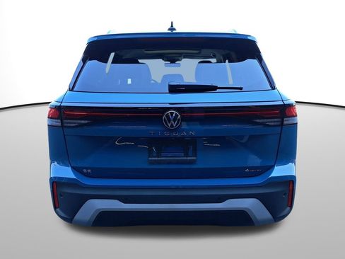 New 2025 Volkswagen Tiguan SE image 7