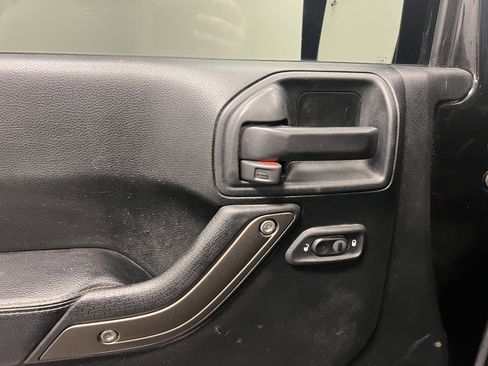 Used 2018 Jeep Wrangler Unlimited Sport image 17