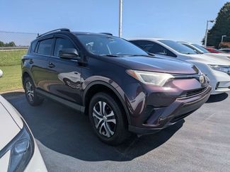 Used 2017 Toyota RAV4 LE FWD video 2