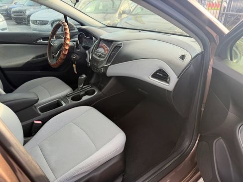 Used 2019 Chevrolet Cruze LS FWD image 9