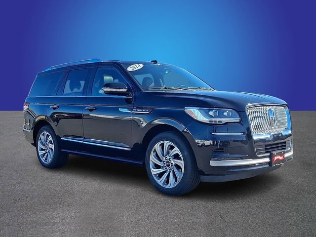 Used 2024 Lincoln Navigator Premiere AWD/4WD image 3