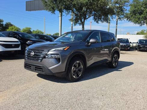 Certified 2025 Nissan Rogue SV FWD image 4