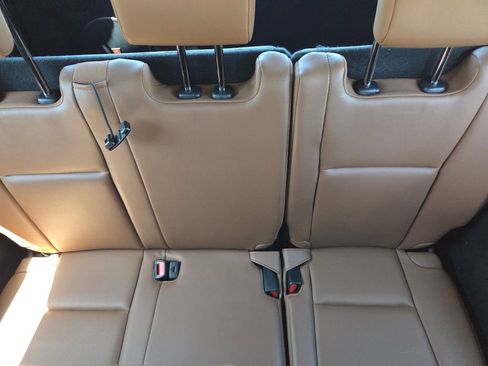 Used 2019 Toyota Highlander Limited FWD image 6