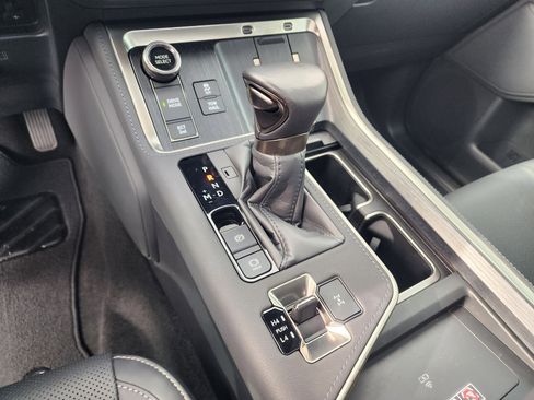 Used 2025 Lexus GX 550 w/ Cold Area Package AWD/4WD image 33