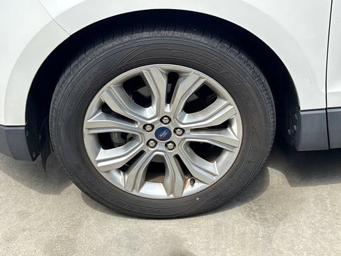 Used 2020 Ford Edge Titanium FWD image 11