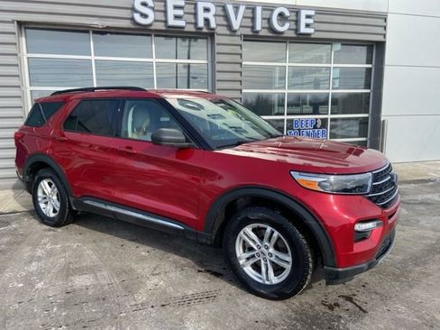 Used 2021 Ford Explorer XLT w/ Equipment Group 202A image 4