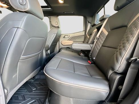 New 2026 GMC Canyon Denali w/ LPO, Denali Black Edition AWD/4WD image 17