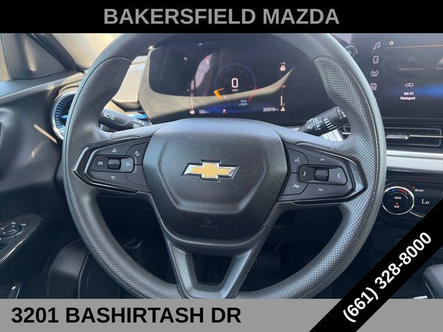 Used 2025 Chevrolet Trax LT FWD image 14