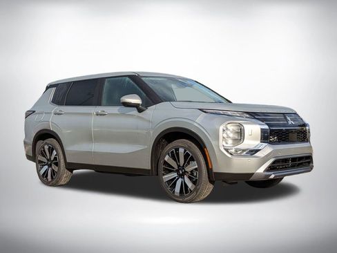 New 2026 Mitsubishi Outlander SE image 2