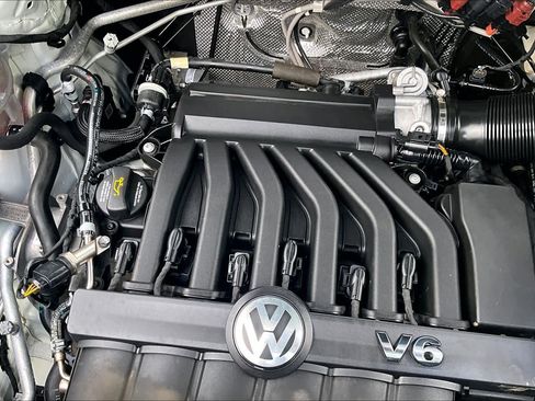 Used 2022 Volkswagen Atlas Cross Sport SE w/ Black Wheel Package FWD image 31