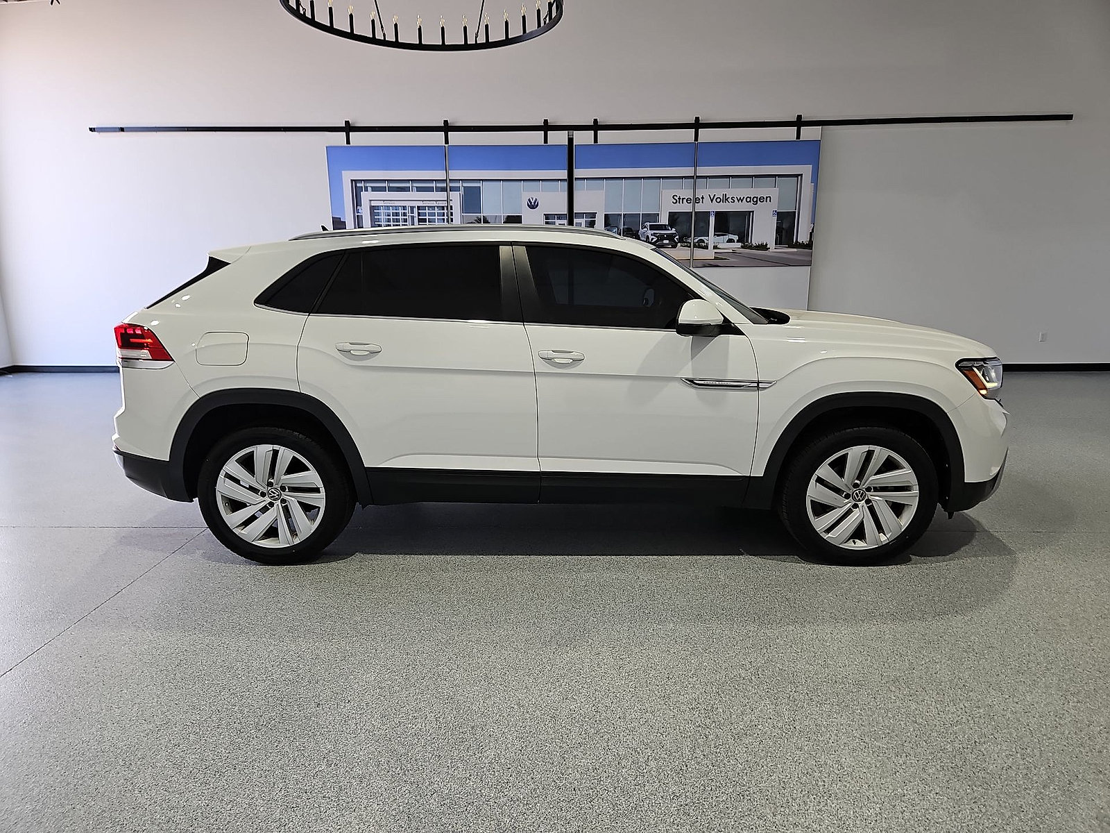 Certified 2022 Volkswagen Atlas Cross Sport SE AWD/4WD image 9