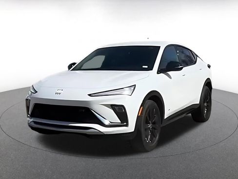 Used 2025 Buick Envista Sport Touring image 3