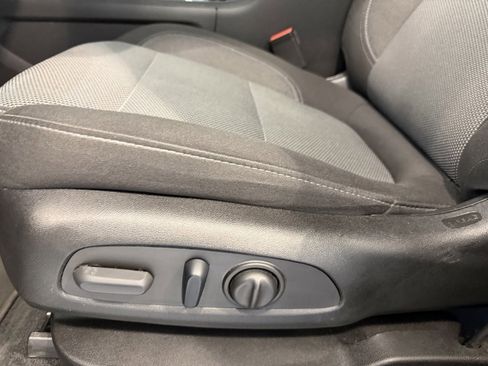 Used 2023 Chevrolet Traverse LT image 10