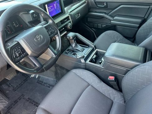Certified 2025 Toyota Tacoma SR5 AWD/4WD image 12