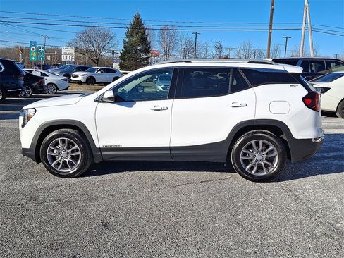 Used 2024 GMC Terrain SLT image 7